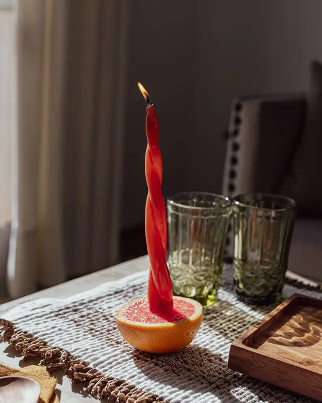 Vela espiral naranja