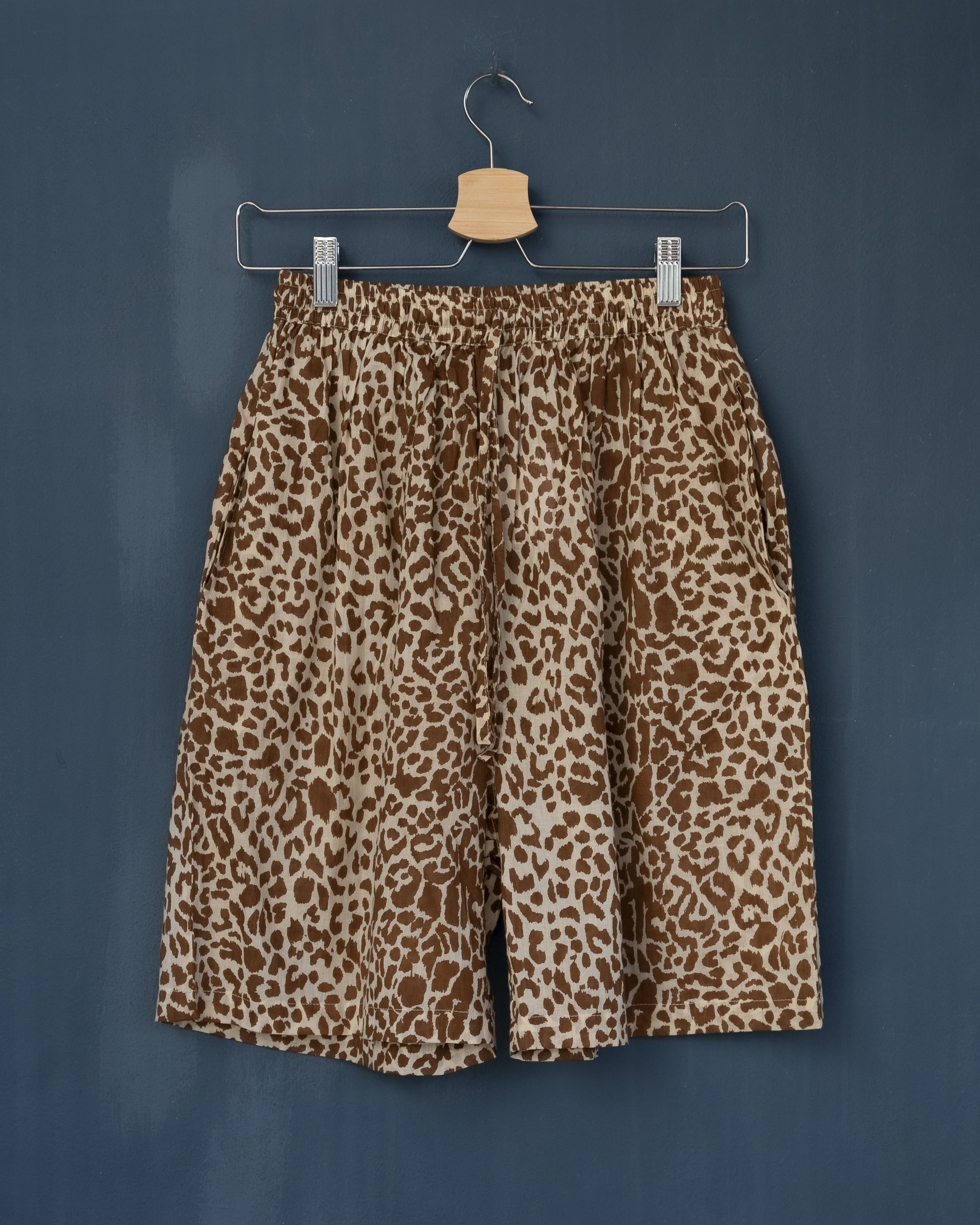 Pantalón corto leopardo arena