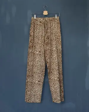 Pantalón Largo Leopardo Arena By Catalina