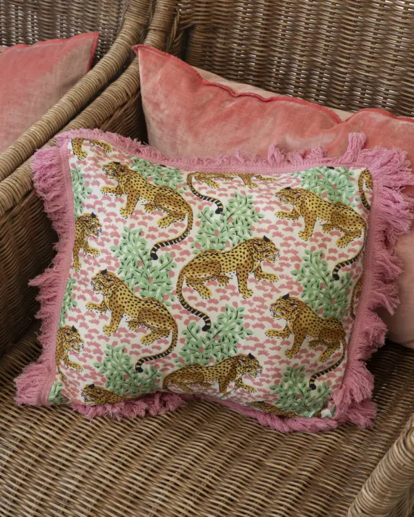 Funda Cojín Flecos Tigre Rosa