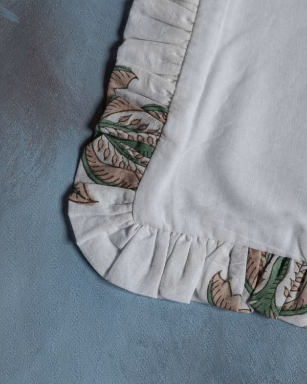 Funda Cojín Volantes Flores - Imagen 2