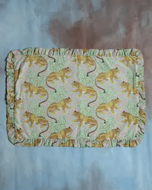 Funda Cojín Volantes Tigre Azul
