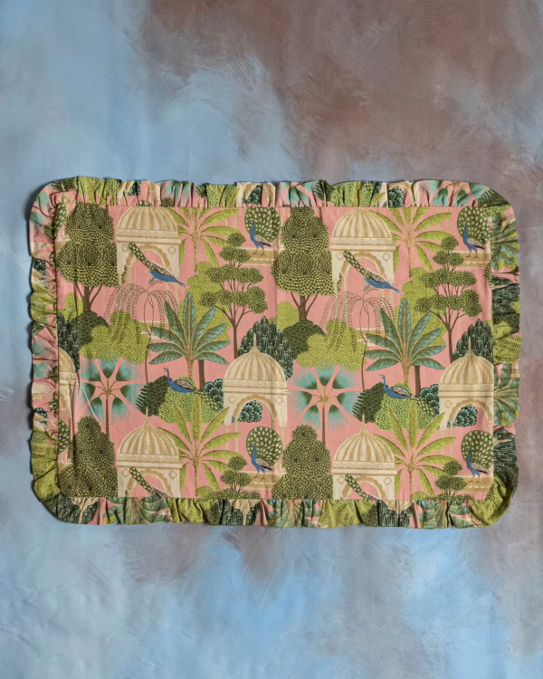 Funda Cojín Volantes Pavo Real Rosa By Catalina