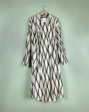 Albornoz Ikat Blanco y Azul Marino