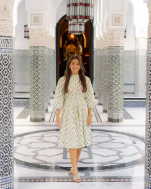 Vestido primavera blanco verde para mujer con estampado floral y estilo mediterráneo elegante