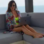 Bata de seda estampado flores acuarela para mujer estilo mediterráneo