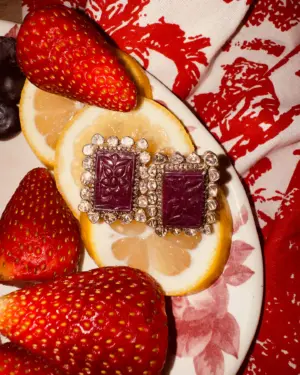 Pendientes Cuadrados Flor Granate CS