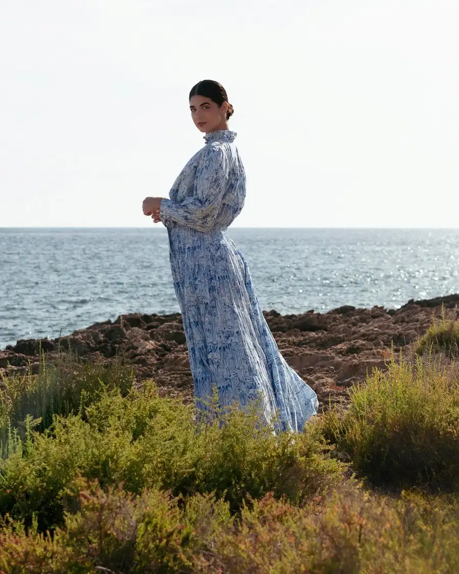 Falda larga estampada azul de inspiración mediterránea The Collection 2025 By Catalina