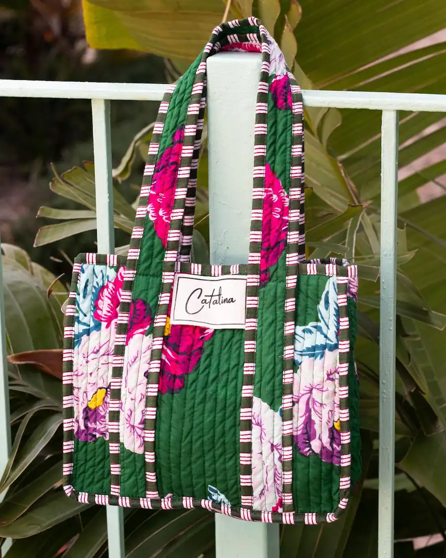 Bolso de playa verde con estampado floral