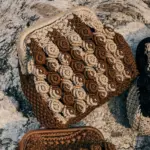 Bolso de Crochet de Nudos Bicolor Marrón Beige Artesanal – Estilo Mediterráneo