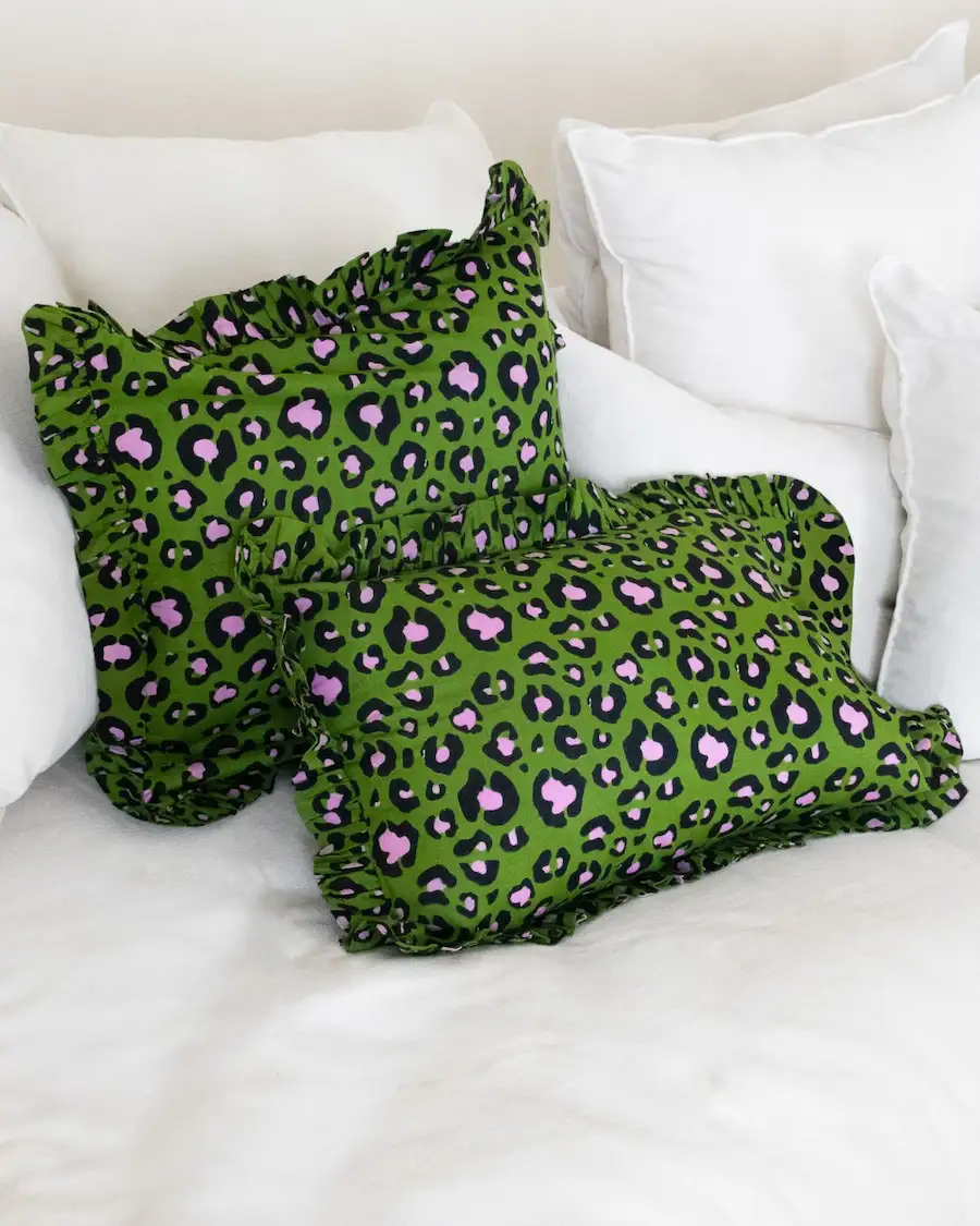 Funda de Cojín con Volante – Animal Print Verde