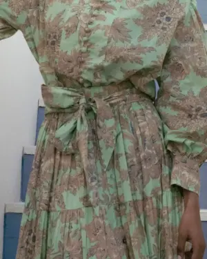 Falda de Mujer con Estampado Floral Verde Menta – Estilo Mediterráneo