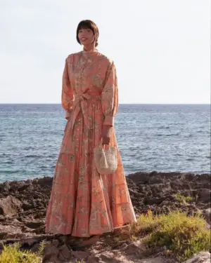 Falda larga de mujer salmón con estampado floral estilo mediterráneo colección Catalina 2025 Cassai Home