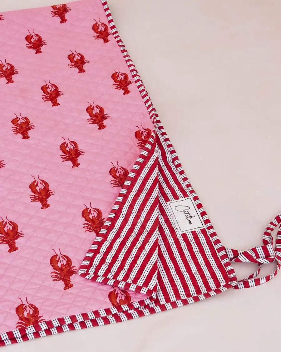 Manta acolchada Langosta Rosa de inspiración mediterránea