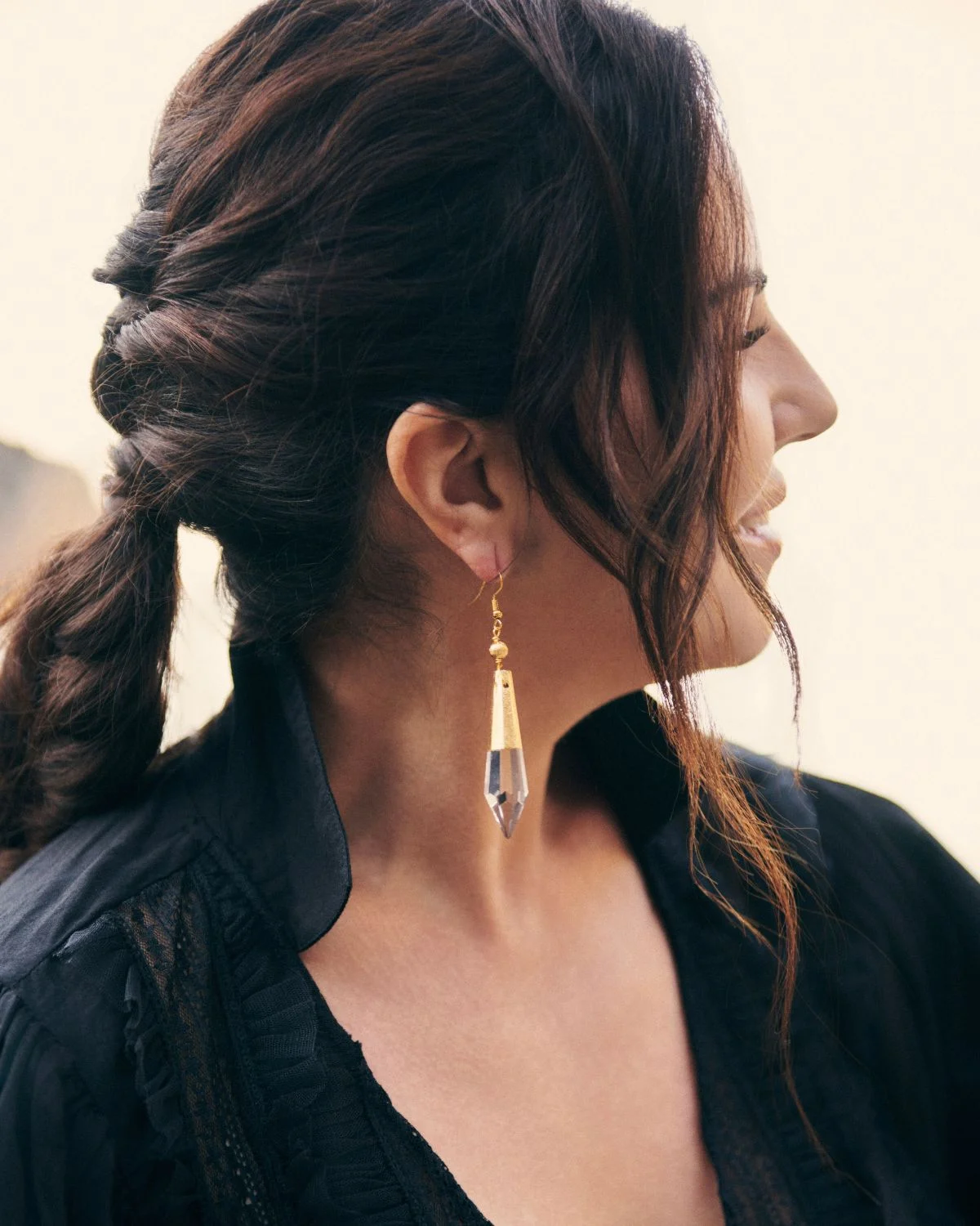 Pendientes lágrimas de cristal con diseño delicado y elegante, ideales para realzar cualquier atuendo.