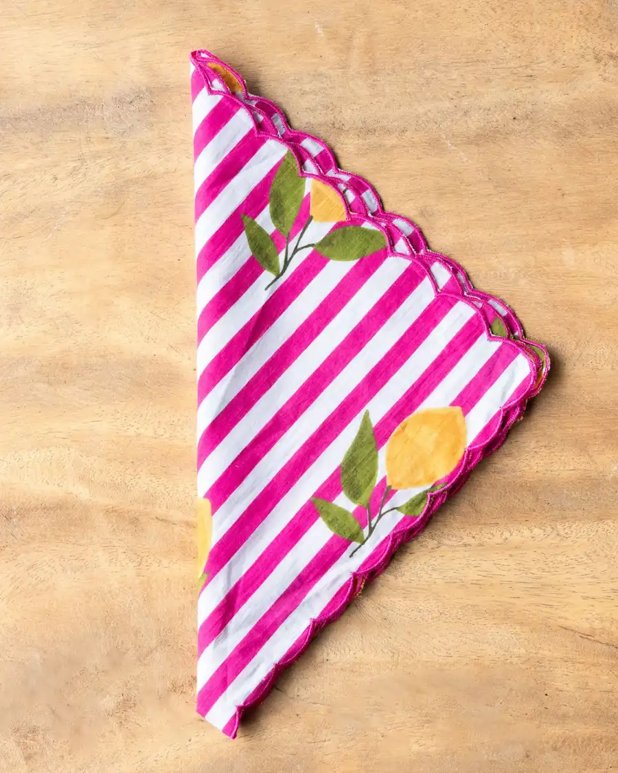 Servilleta Rayas Limón Fucsia Festoneada — Nueva Colección Cassai Fashion