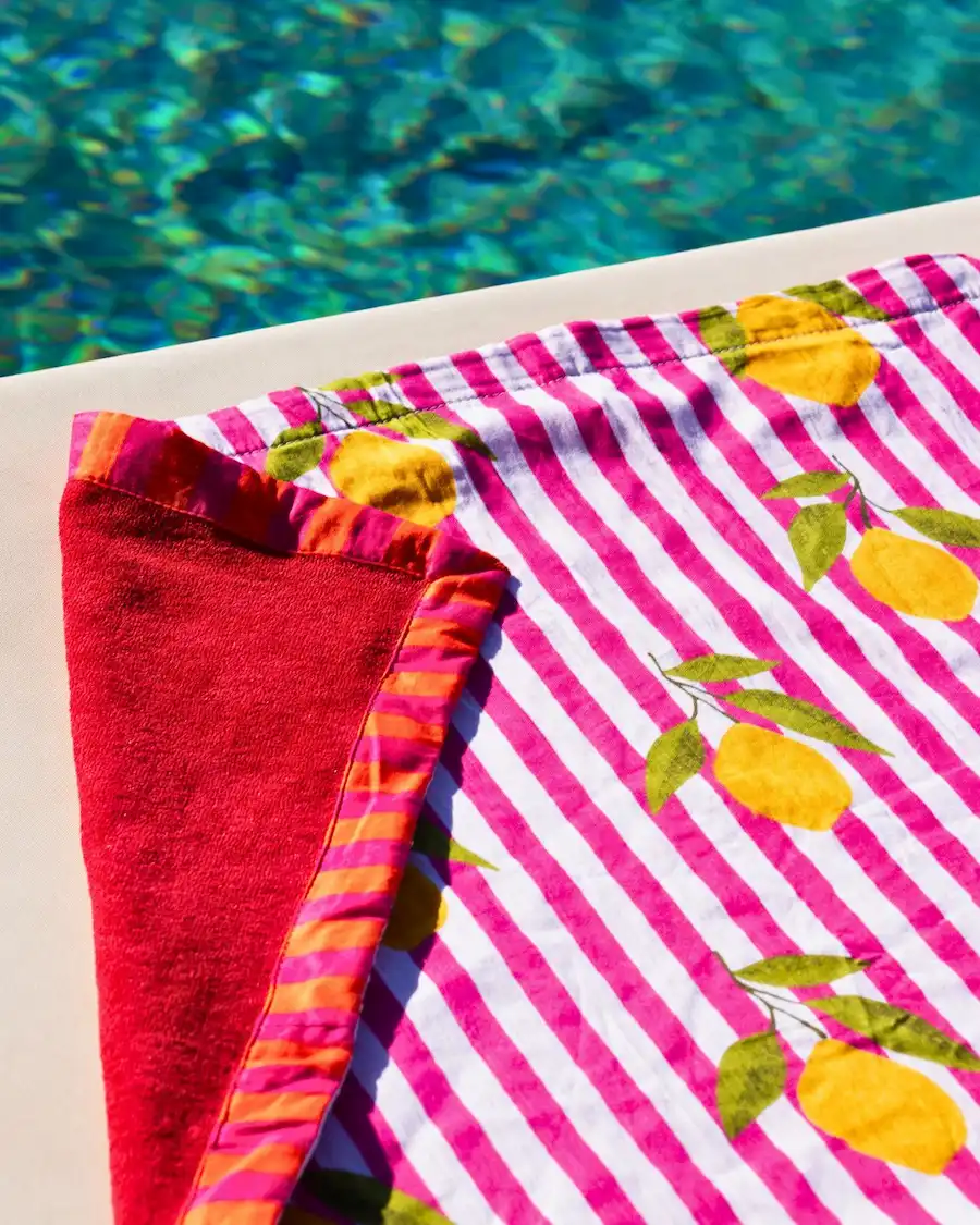 Toalla de Playa a Rayas Limón Fucsia | Cassai Home