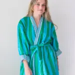 albornoz de mujer rayas menta con detalles en contraste ligero verano estilo mediterráneo