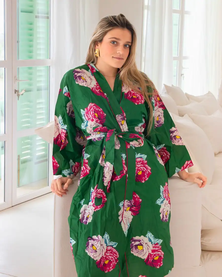 Albornoz de mujer ligero con estampado floral en tono verde