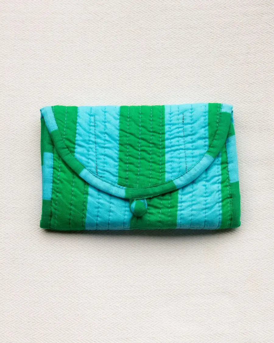 Monedero acolchado con diseño de rayas verde menta