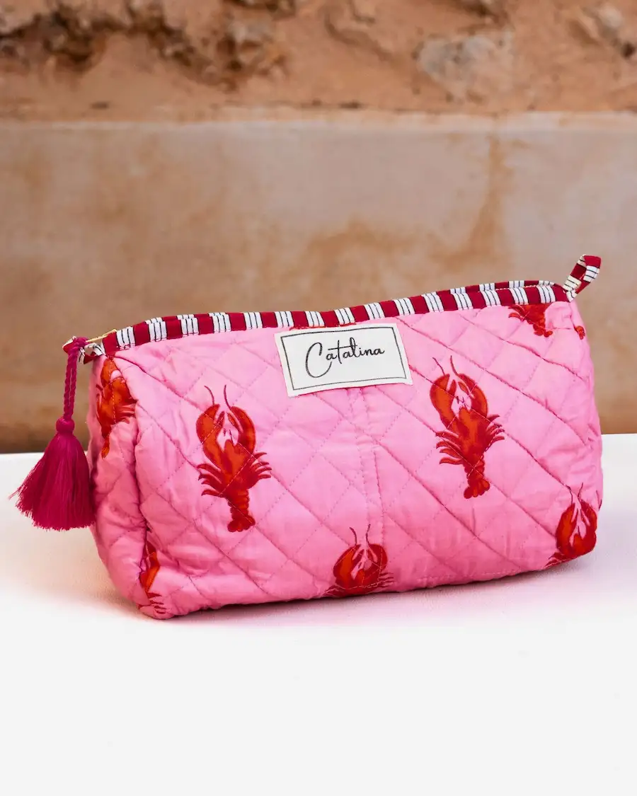 Neceser acolchado estructurado con diseño de langostas en tono rosa