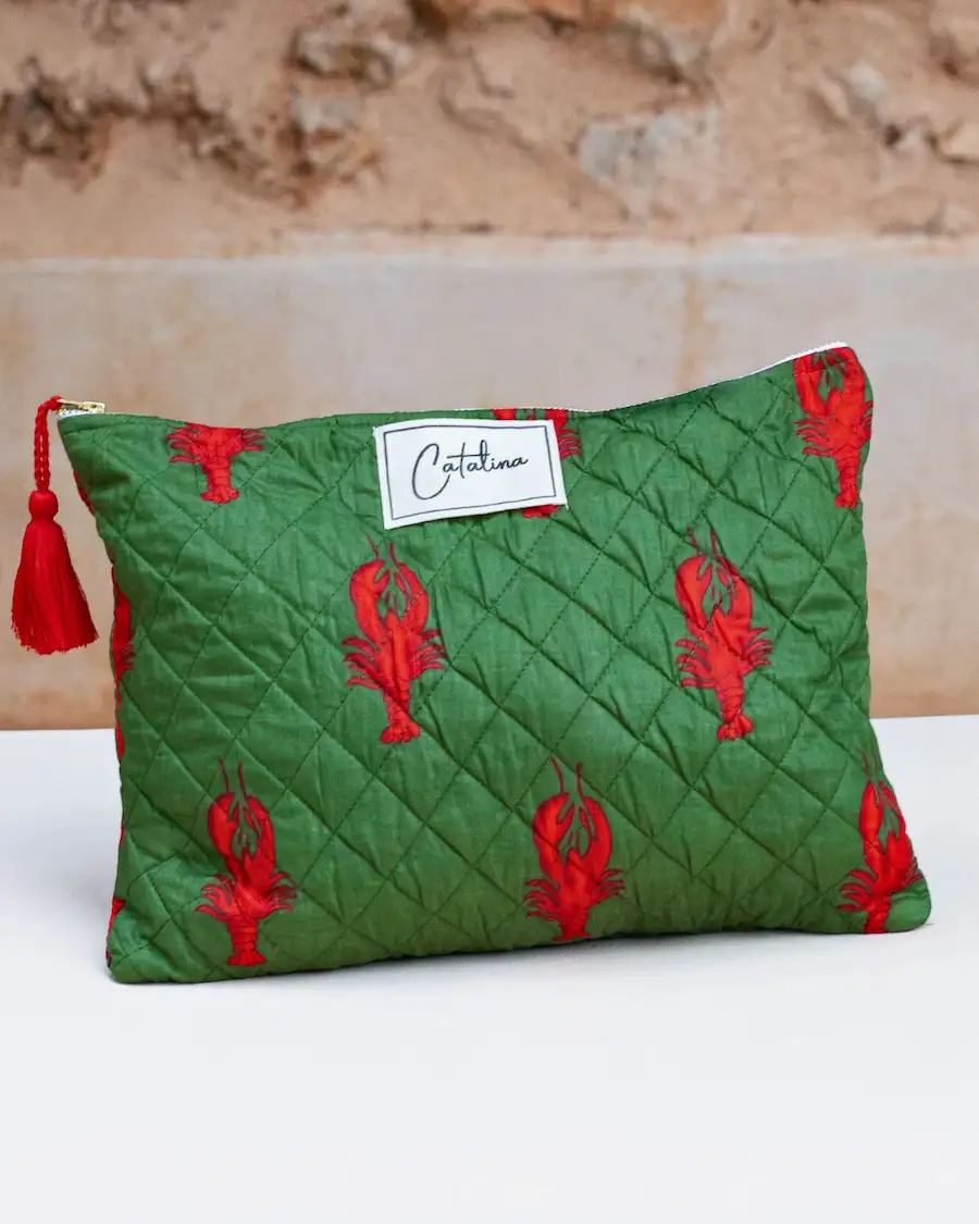 Neceser plano acolchado con diseño de langostas en tono verde