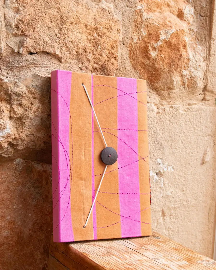 Agenda tamaño M con rayas rosa y camel estilo mediterráneo