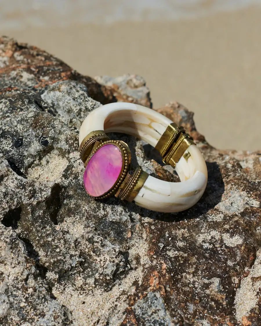 Brazalete Coral Rosado | Estilo Mediterráneo Artesanal