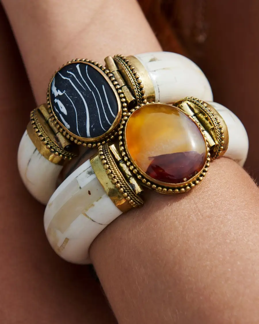 Brazalete Ámbar Sunset inspirado en los colores cálidos del atardecer mediterráneo.