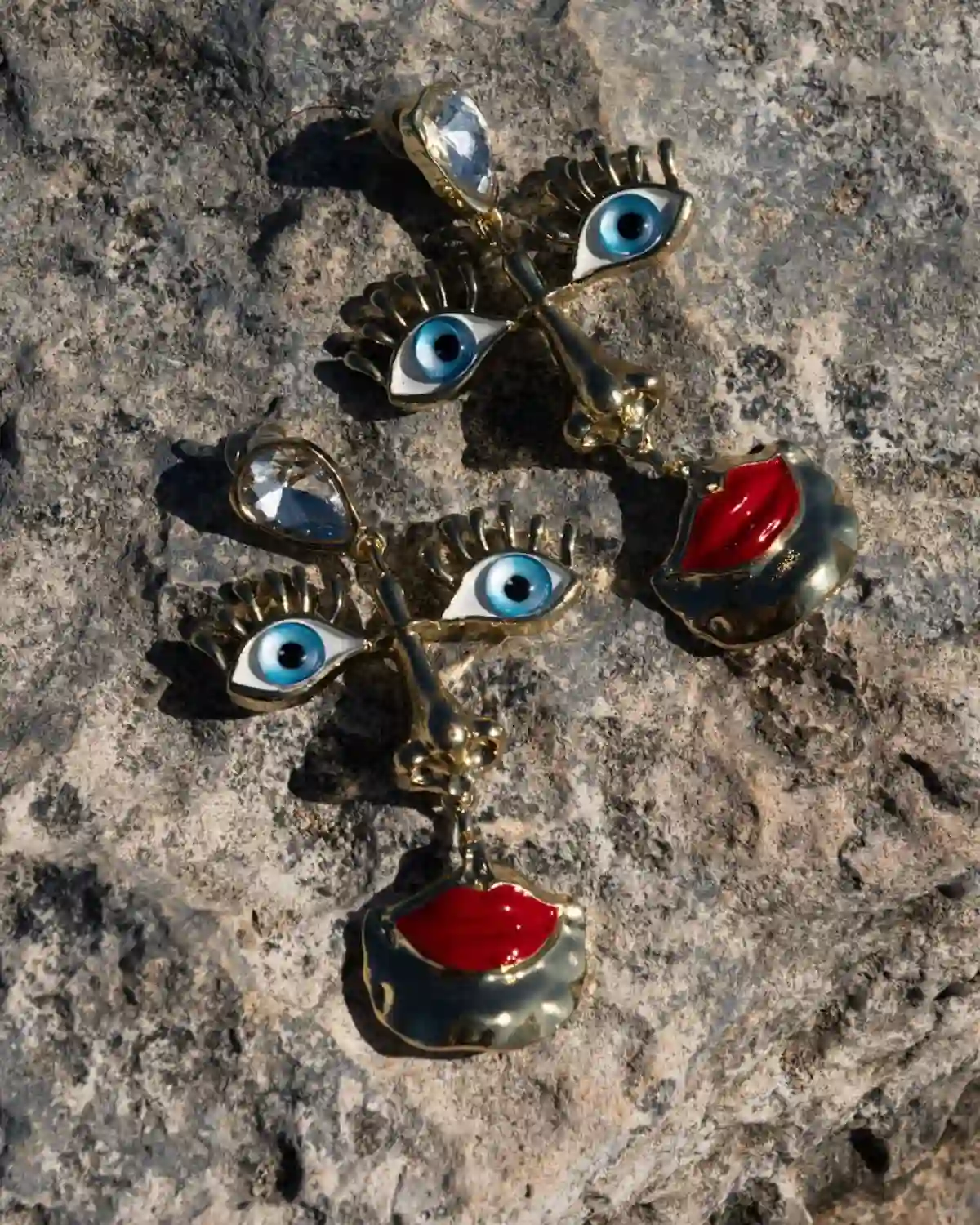 Pendientes Expresión Surreal de la Colección Catalina 2026 con diseño inspirado en el surrealismo y elaborados artesanalmente en la India