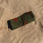 Bolsa de maquillaje Langosta Verde Oliva enrollada con estampado rojo