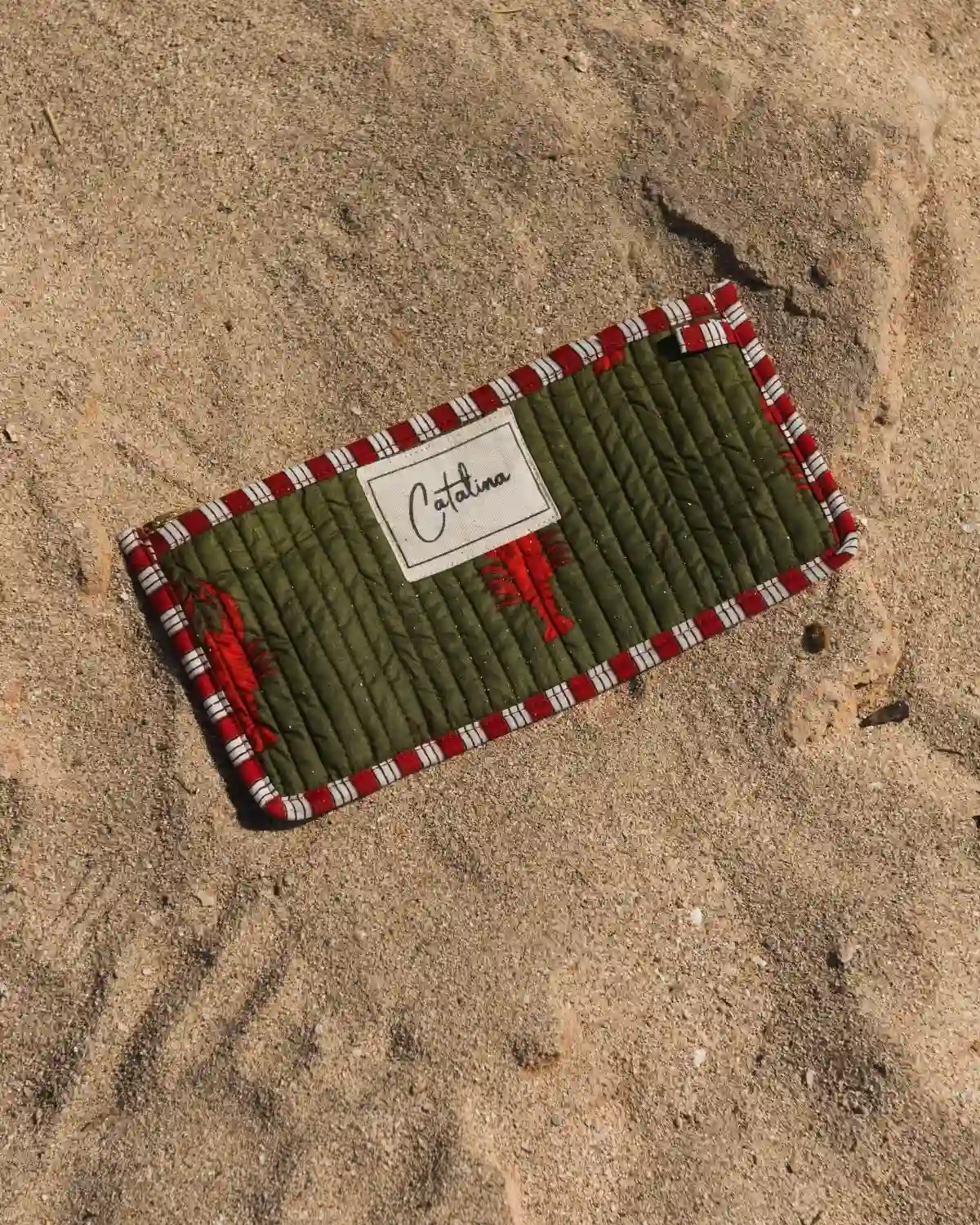 Estuche acolchado Langosta Verde – Colección Catalina 2026