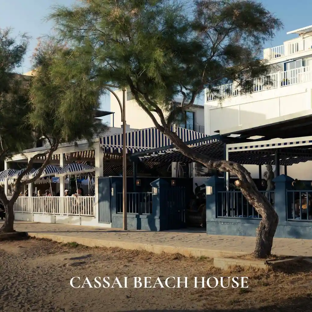 Exterior de Cassai Beach House frente al mar en Mallorca